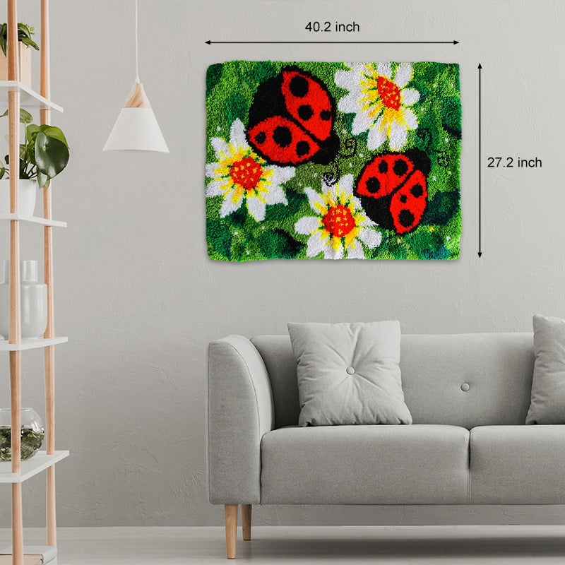 [Grand format] Kit de tapis à crocheter Coccinelles et Fleurs