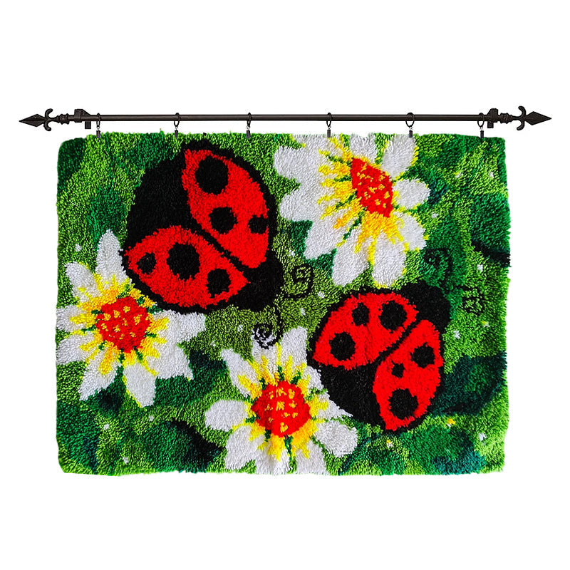 [Grand format] Kit de tapis à crocheter Coccinelles et Fleurs