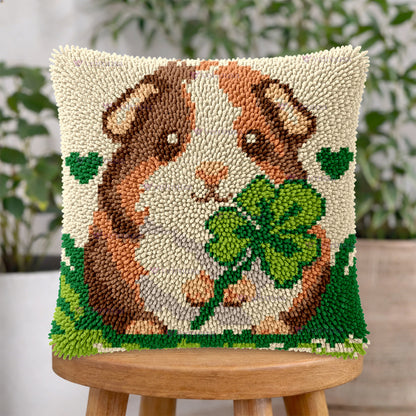 veirousa-clover-guinea-pig-latch-hook-pillow-kit
