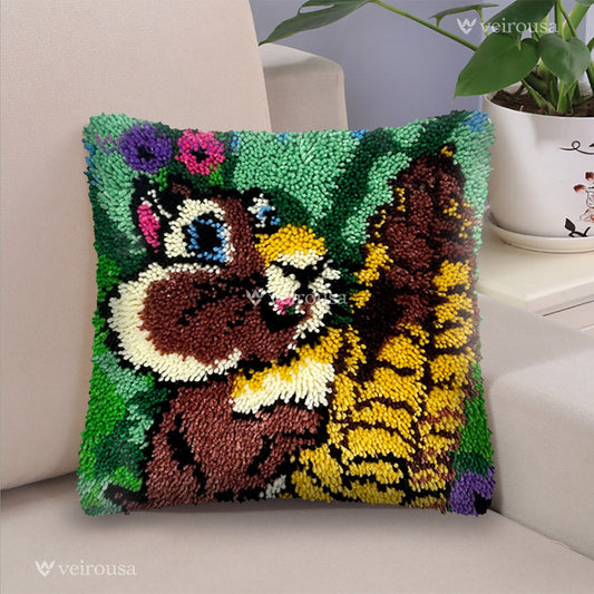 Veirousa Hungry Squirrel Latch Hook Pillow Kit