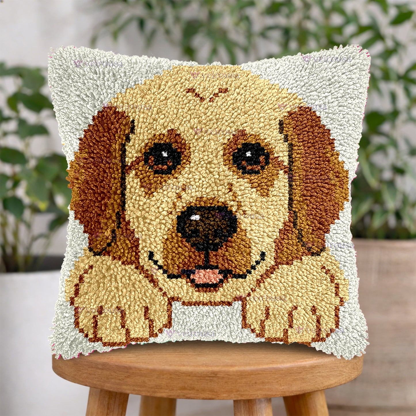 Veirousa Labrador Retriever Latch Hook Pillow Kit