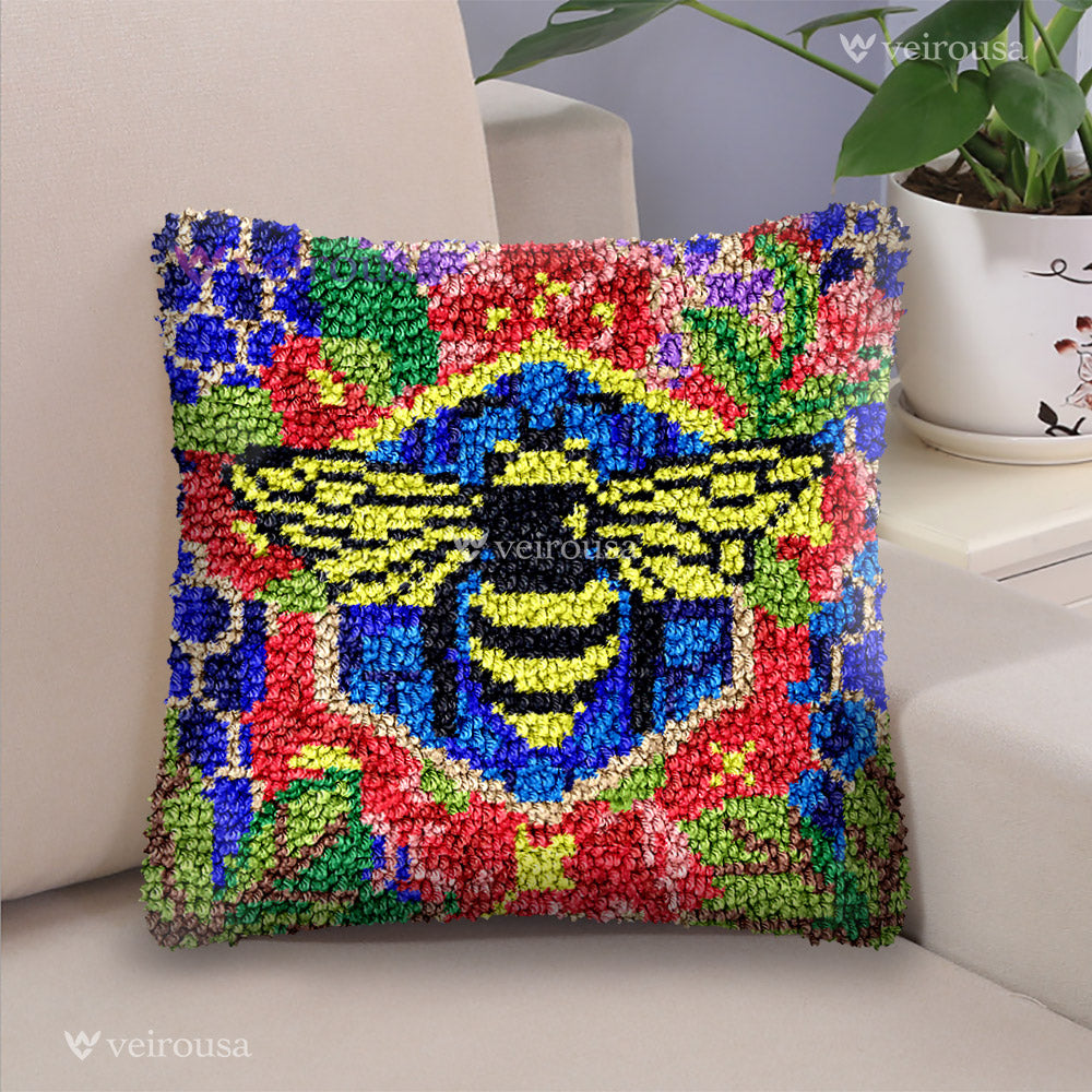 Veirousa Queen Bee Latch Hook Pillow Kit